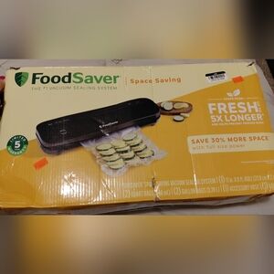 FoodSaver Space-Saving Vacuum Sealer Model VS1230 NIB